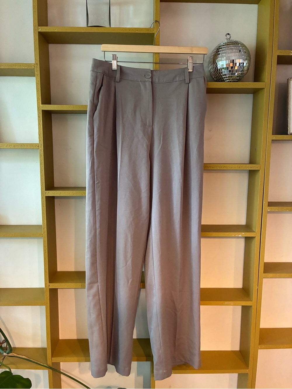 Aeropostale Women's Wide-Leg Trousers in Light Gray